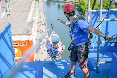 MTL Zipline on Old Port Canada 